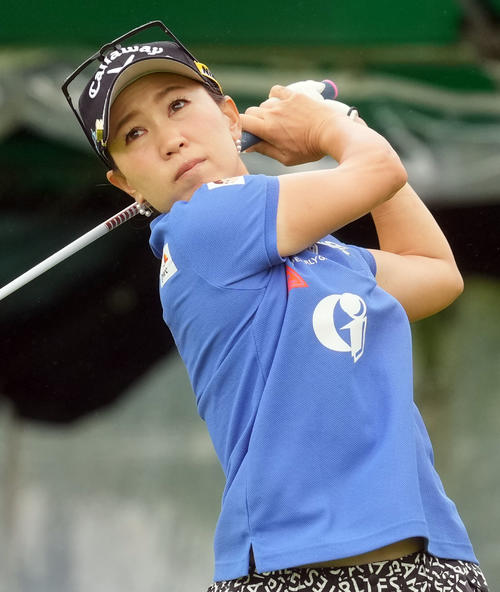1番、ティーショットを放つ上田桃子（撮影・たえ見朱実）