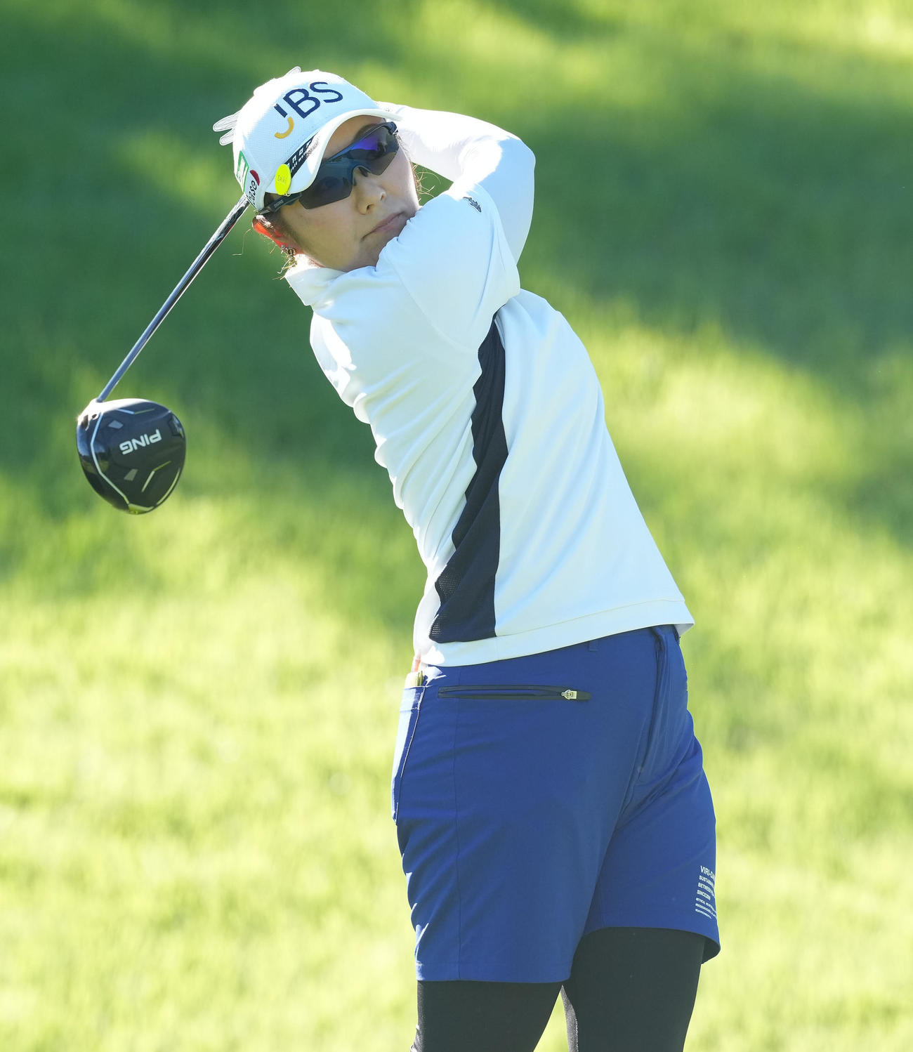 2番、ショットを放つ藤田さいき（撮影・たえ見朱実）