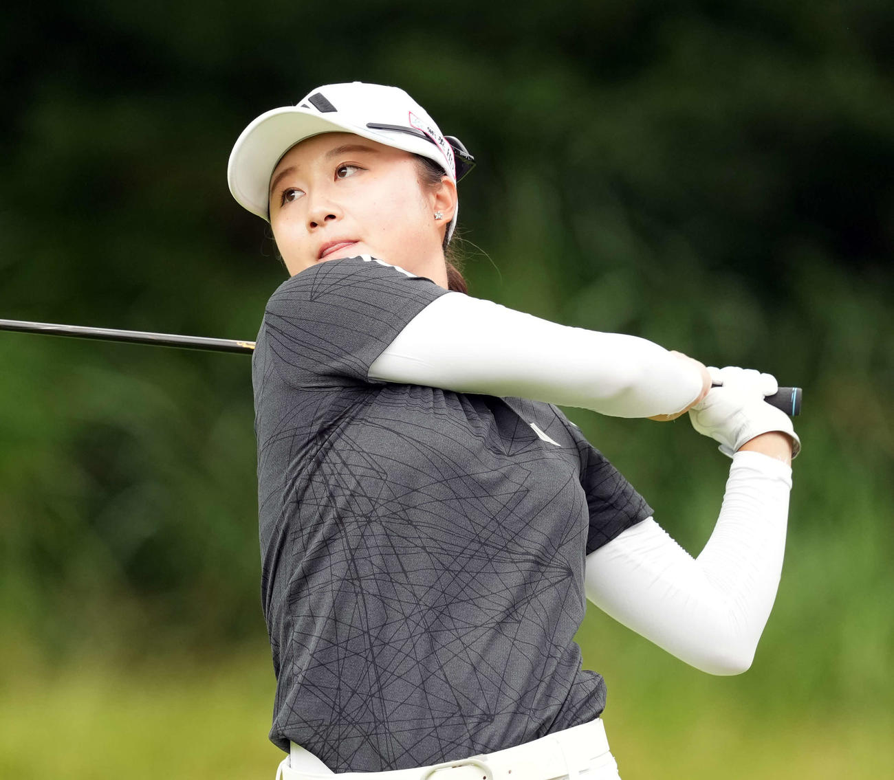 4番、ショットを放つ森田遥（撮影・たえ見朱実）