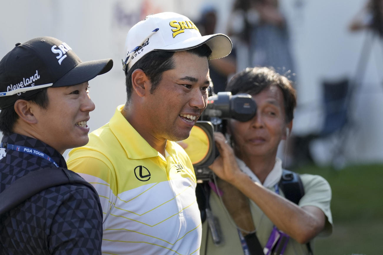 フェデックス・セントジュード選手権最終日　優勝して笑顔の松山（AP）