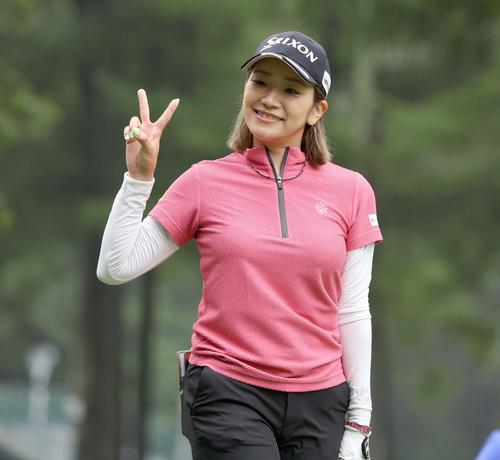 1番、Vサインでスタートする安田彩乃（撮影・黒川智章）