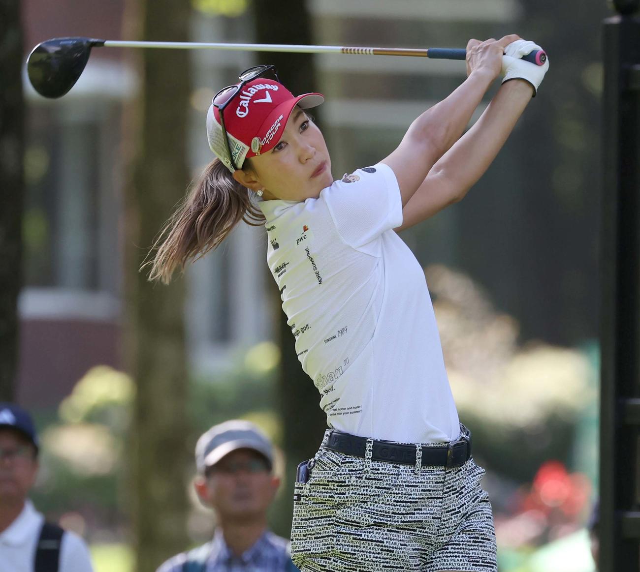 3日目　1番、ティーショットを放つ上田（撮影・黒川智章）