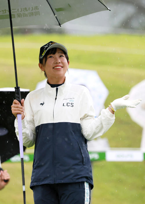 プロアマ戦で笑顔を見せる菅沼（撮影・上山淳一）