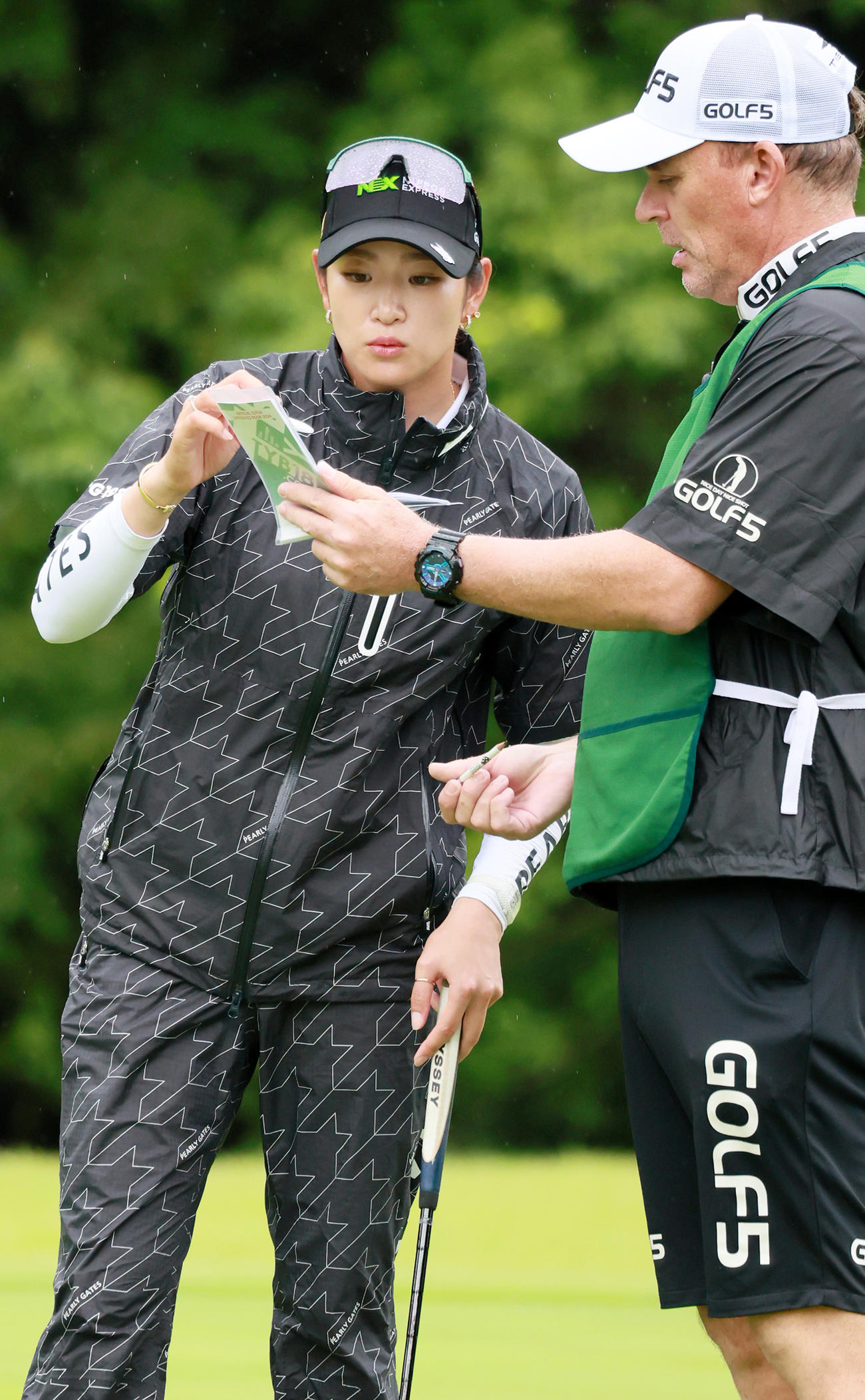 プロアマ戦で調整する原（撮影・上山淳一）
