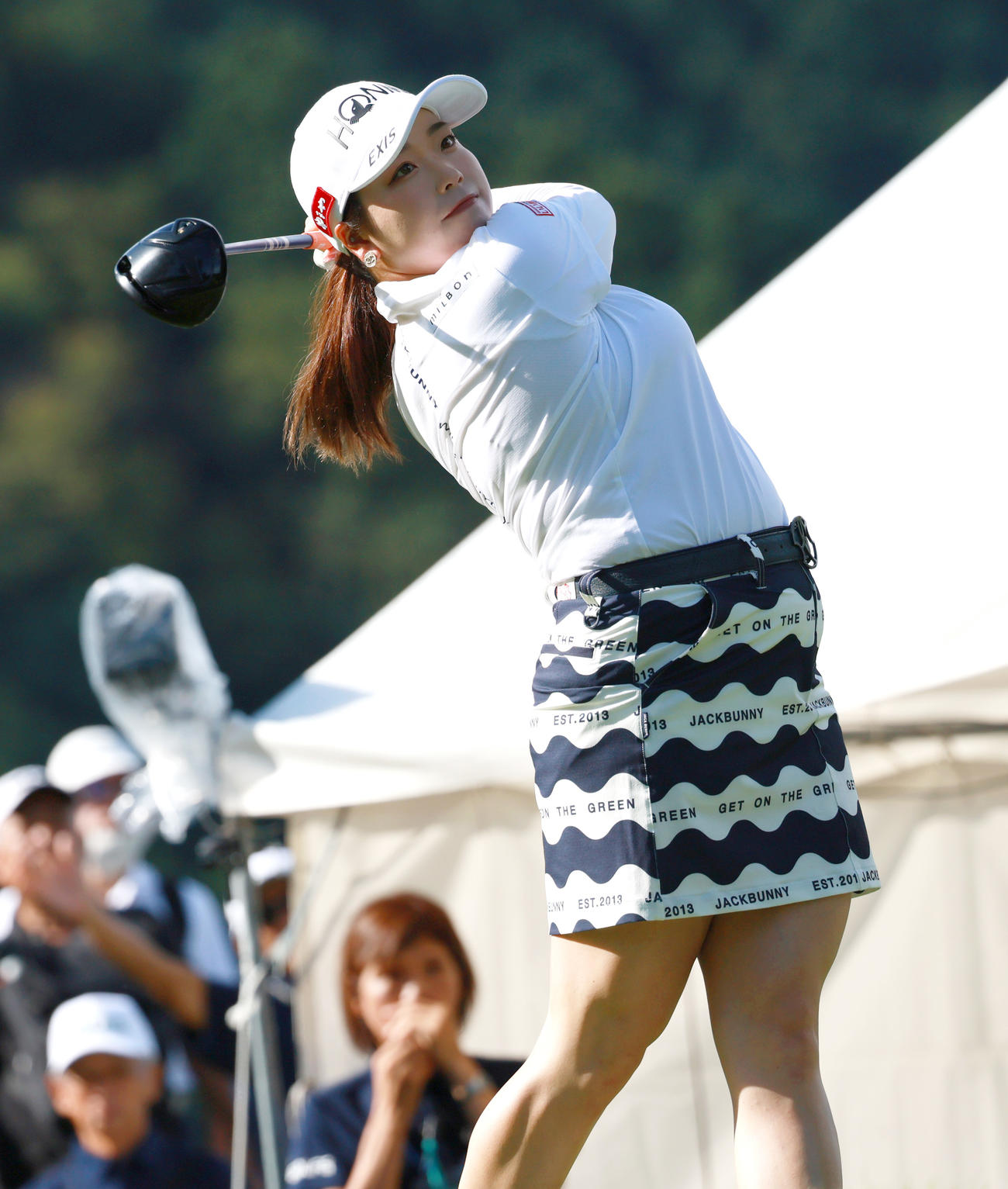 1番、ティーショットを放つ後藤（撮影・上山淳一）