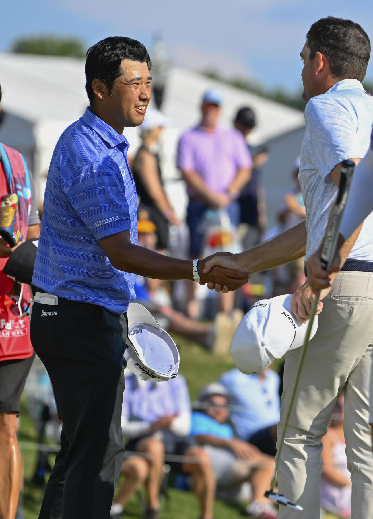 第1ラウンド、ホールアウトする松山英樹。通算8アンダーで4位＝イーストレークGC（共同）