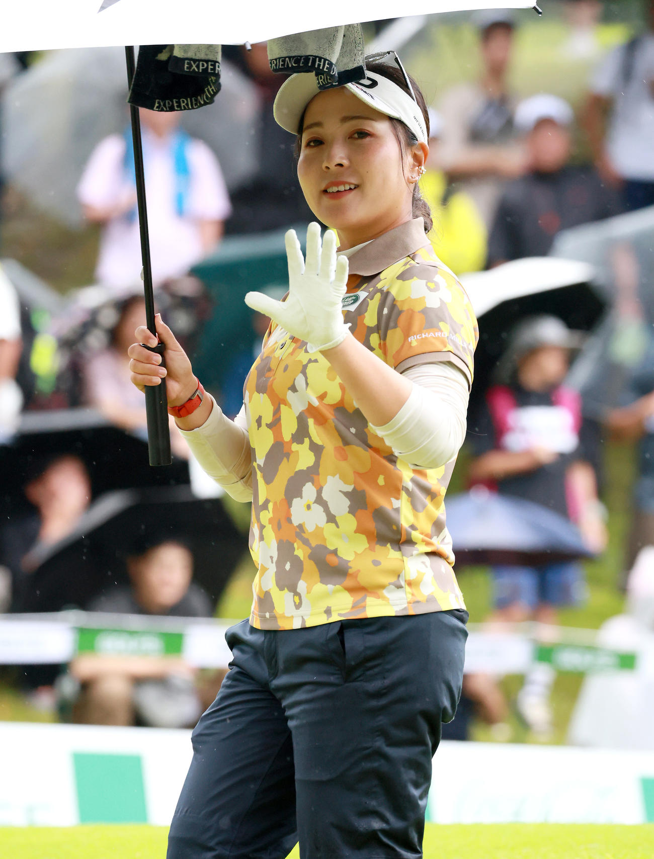 1番、ティーショットを放ちセカンド地点へ向かう青木（撮影・上山淳一）