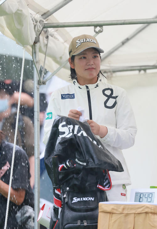 1番、テントで順番を待つ桜井（撮影・上山淳一）