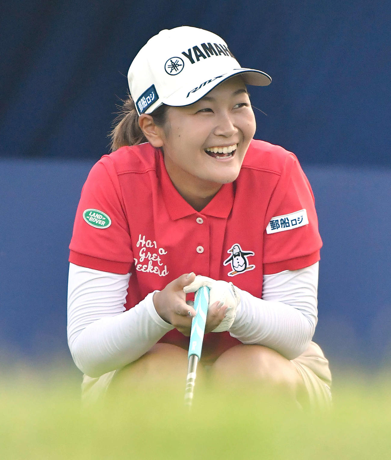 ソニー　日本女子プロ選手権プロアマ戦　1番、ティーショットを放ち、笑顔を見せる神谷そら（撮影・岩下翔太）