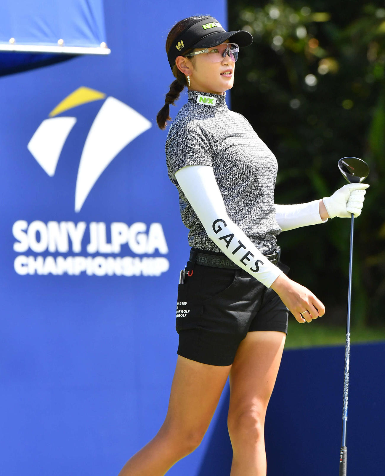ソニー　日本女子プロ選手権プロアマ戦　1番、ティーショットを放ち、打球を見つめる原英莉花（撮影・岩下翔太）