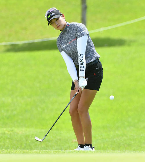 ソニー　日本女子プロ選手権プロアマ戦　ホールアウト後に9番グリーンで練習を行う原英莉花（撮影・岩下翔太）