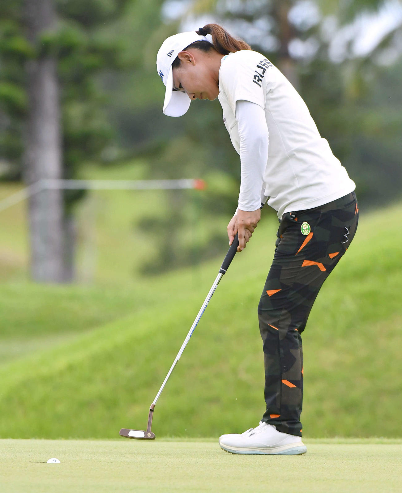 ソニー　日本女子プロ選手権第1日　18番、バーディーパットを決める横峯さくら（撮影・岩下翔太）