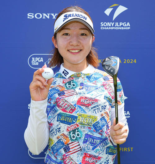 ソニー　日本女子プロ選手権第1日　17番でホールインワンを達成した岸部桃子（大会提供）