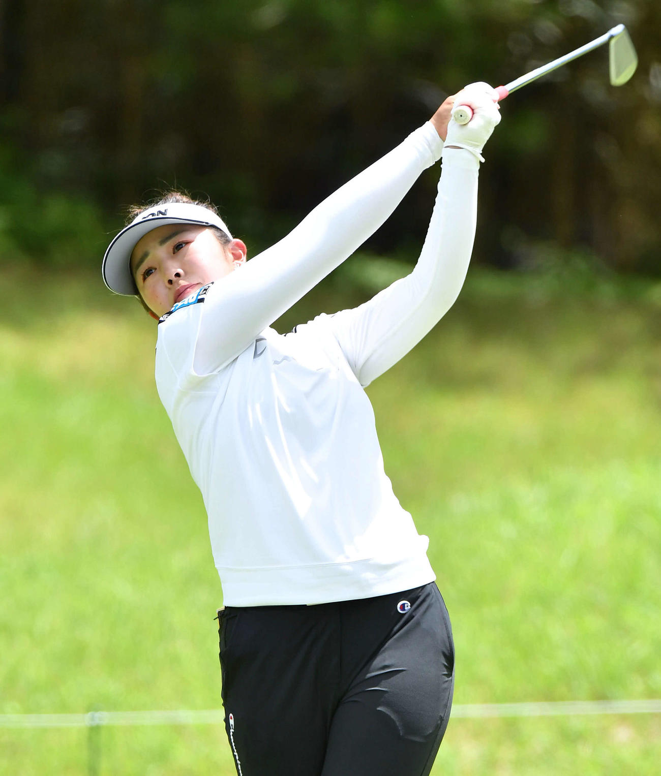 8番、ティーショットを放つ山下美夢有（撮影・岩下翔太）