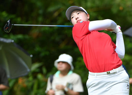 4番、ティーショットを放つ竹田麗央（撮影・岩下翔太）