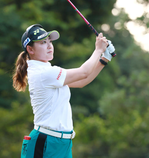 プロアマ戦で調整する岩井千（撮影・上山淳一）