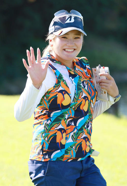 プロアマ戦で笑顔を見せる桑木（撮影・上山淳一）