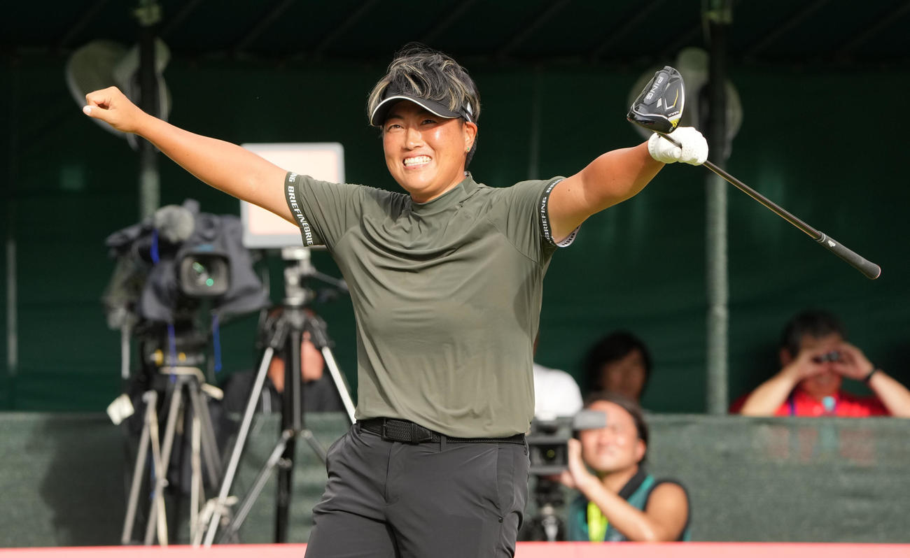 ドライビングコンテスト　277．7ヤードで優勝した工藤（撮影・森本幸一）
