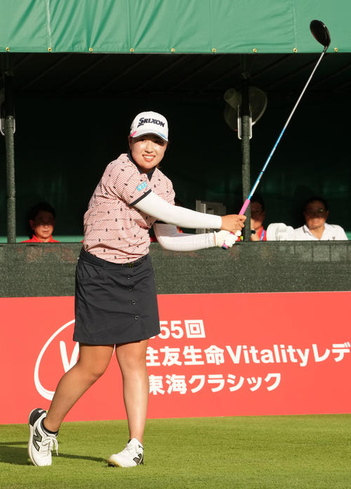 ドライビングコンテスト　275．6ヤードで2位の竹田（撮影・森本幸一）