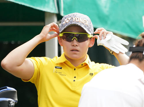 1番、スタート前サングラスを付ける岩井明（撮影・森本幸一）