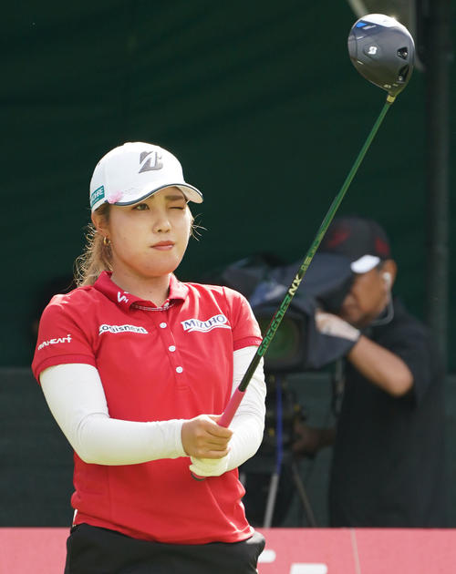 1番、狙いを定める古江（撮影・森本幸一）