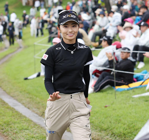 初優勝を決め笑顔の安田祐（撮影・宮地輝）