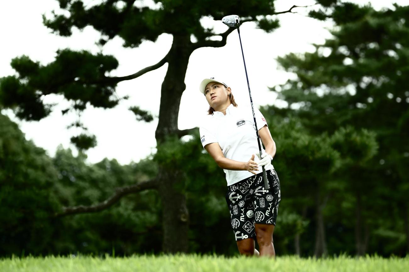 11番、ティーショットを放つ野沢（撮影・河田真司）