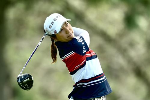 11番、ティーショットを放つ下川（撮影・河田真司）