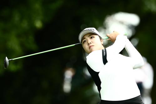 5番、ティーショットを放つ大久保（撮影・河田真司）