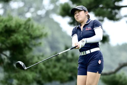 11番、ティーショットを放つ肥後（撮影・河田真司）