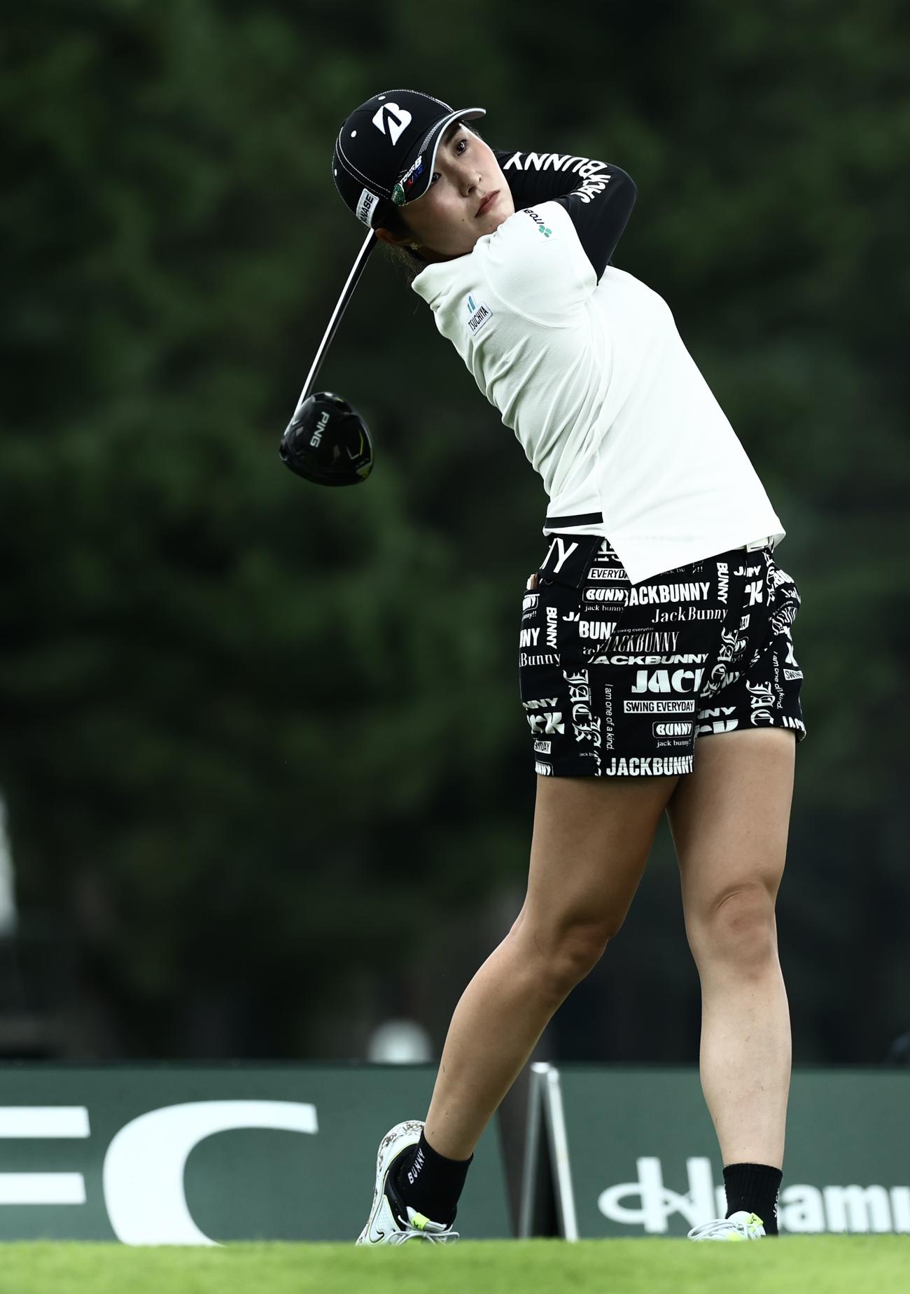 11番、笑顔で移動する大里（撮影・河田真司）