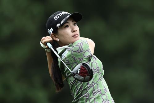 11番、ティーショットを放つ永井（撮影・河田真司）