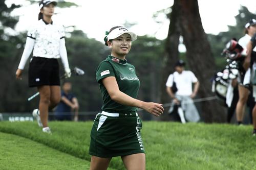 11番、笑顔で移動する河本（撮影・河田真司）