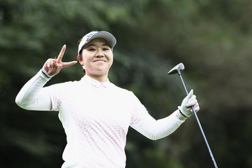 3番、笑顔で移動する池ヶ谷（撮影・河田真司）