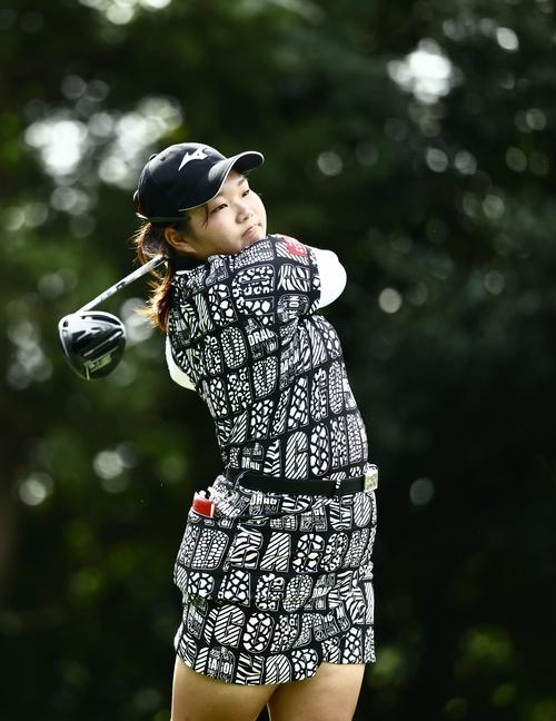 3番、ティーショットを放つ寺岡（撮影・河田真司）