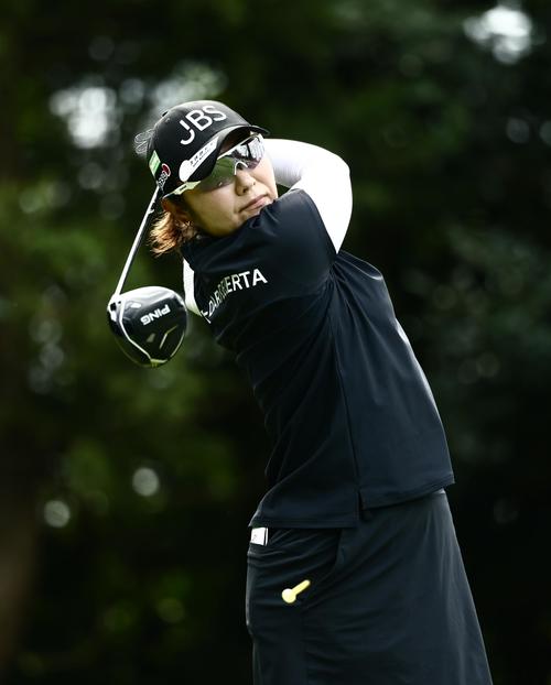 3番、ティーショットを放つ藤田（撮影・河田真司）
