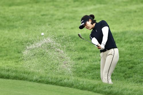 2番、アプローチする全美貞（撮影・河田真司）