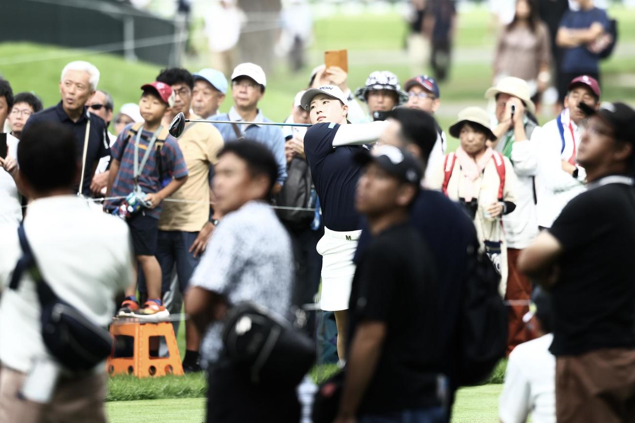 14番、ティーショットを放つ竹田（撮影・河田真司）