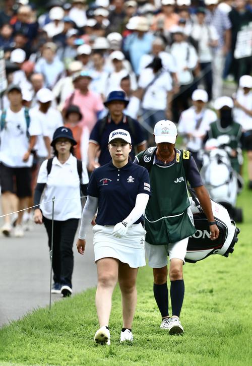 17番に移動する竹田（撮影・河田真司）