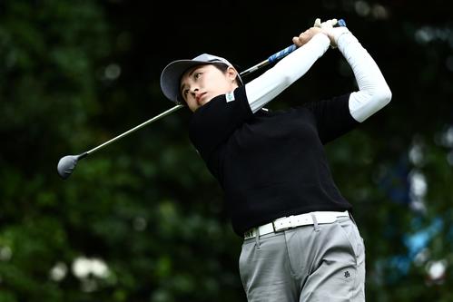 4番、ティーショットを放つ大里（撮影・河田真司）