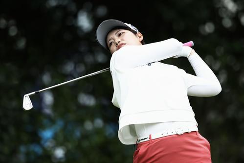 4番、ティーショットを放つ桜井（撮影・河田真司）