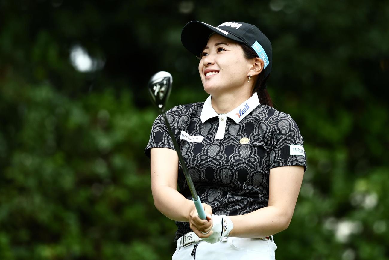 4番、ティーショットを放つ永井（撮影・河田真司）