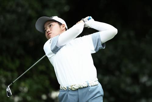 4番、ティーショットを放つ岩永（撮影・河田真司）
