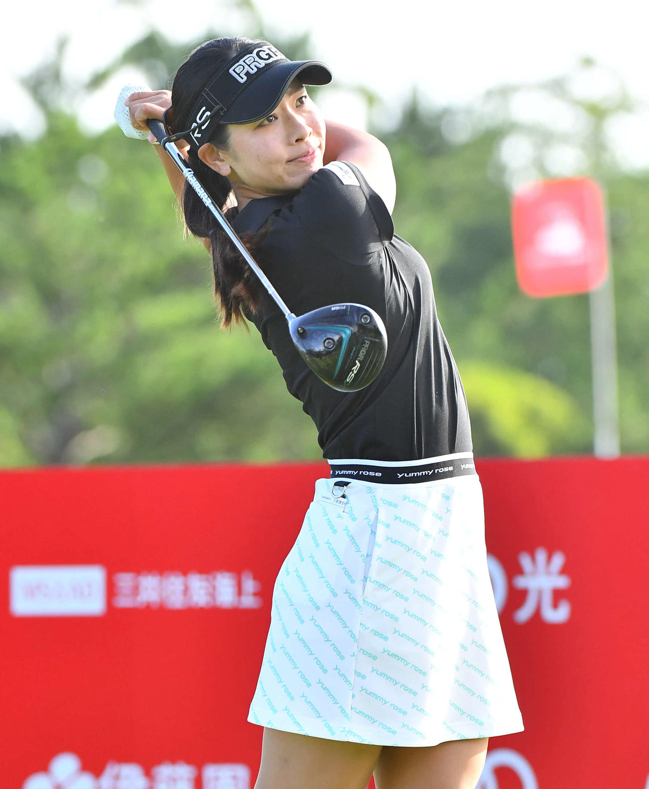 ティーショットを放つ森田理香子（2024年7月17日撮影）
