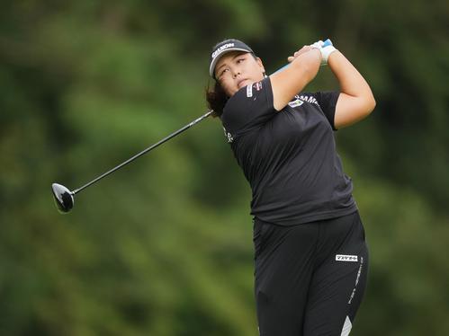 スタンレーレディスホンダゴルフトーナメント　1日目　3番、ティーショットを放つささき（撮影・垰建太）