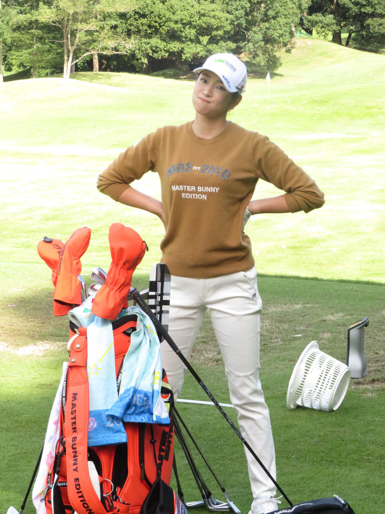米女子ツアーの2次予選会が延期となり、国内女子ツアー会場でウェーティングの待機したものの出場がかなわず、残念そうな表情を見せる原英莉花