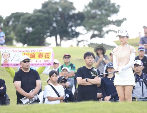 6番、ラインを見る川崎(撮影・浅見桂子)