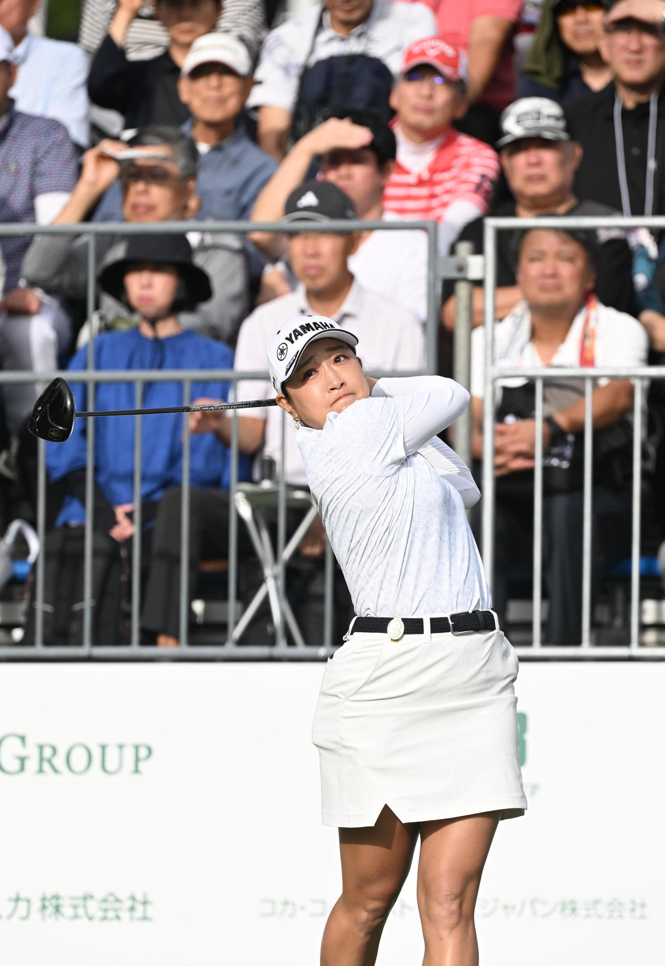 1番ホール、ティーショットを打つ高木優奈（撮影・和賀正仁）