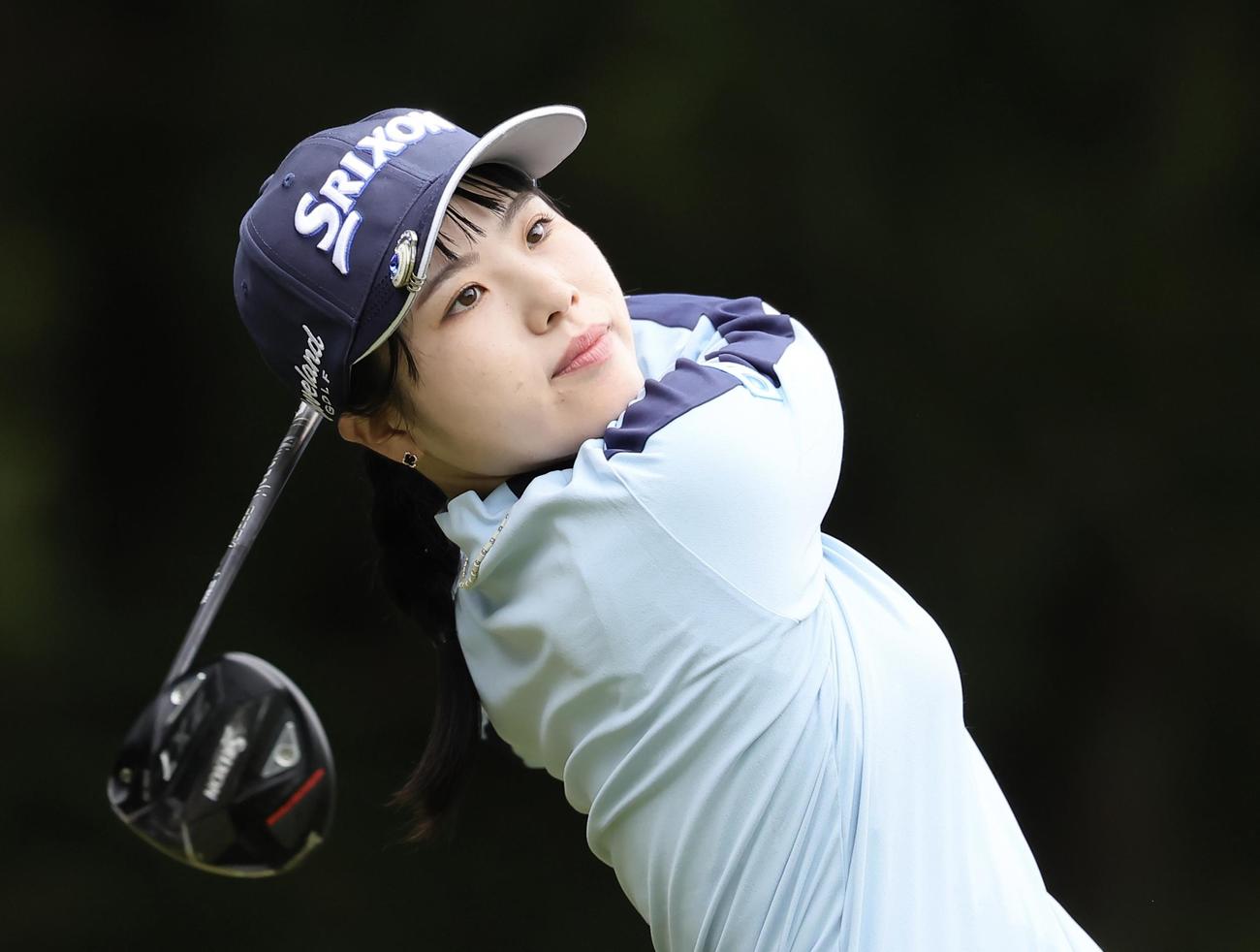 2番、ティーショットを放つ尾関（撮影・足立雅史）