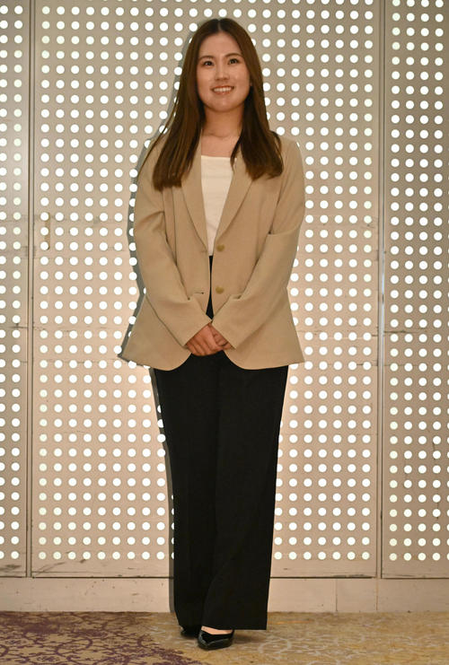 前夜祭に参加する西村優菜（撮影・石井愛子）